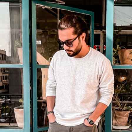 دانلود آهنگ حامیم یکیو دارم
